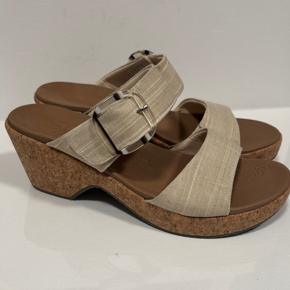 Skechers Tan Wedge Sandals